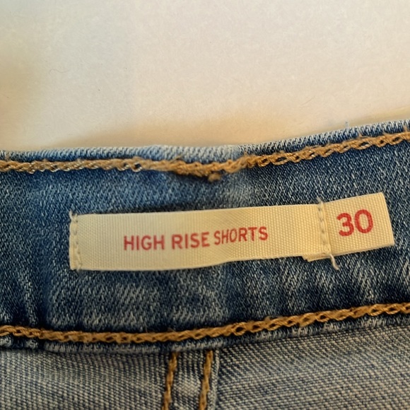 Levi’s Distressed High Rise Shorts - Picture 4 of 4